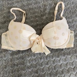 Gilly Hicks bra